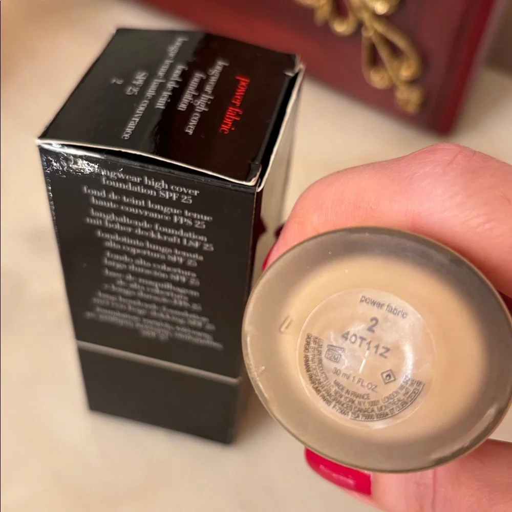 Giorgio Armani Power Fabric longwear high cover foundation SPF 25, 2
